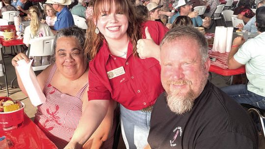 Colorado County Fair Association serves up shrimp, crawfish and fixings for fundraiser
