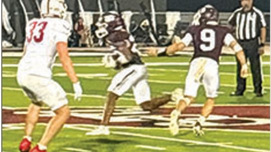 Flatonia football sneaks by Palacios on opening week