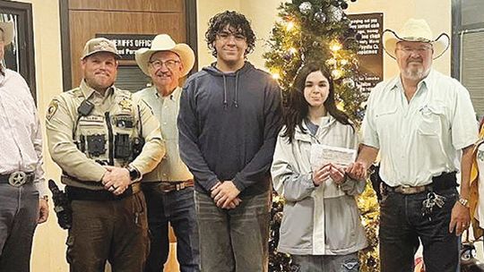 LG Leo Club donates to Deputy Santa