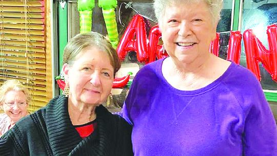 Marilyn Hinze receives Humanitarian Award