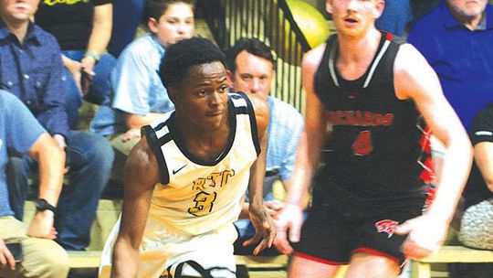Round Top-Carmine boy's basketball struggles against Richards