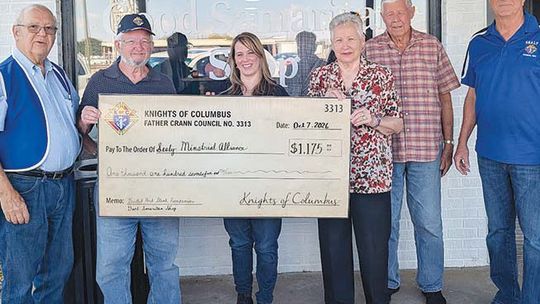 Sealy KCs donate to Sealy Ministerial Alliance