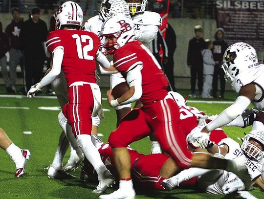 Bellville Throttles Silsbee in Playoff Football Match