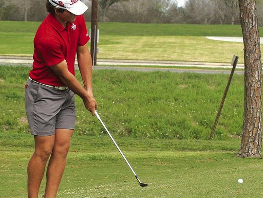 Brahmas and Tigers boys golf bring bags to El Campo