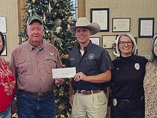 Colorado County Crime Stoppers donates to good cause