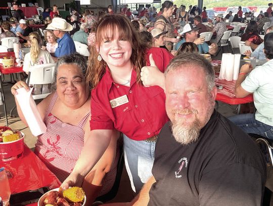 Colorado County Fair Association serves up shrimp, crawfish and fixings for fundraiser