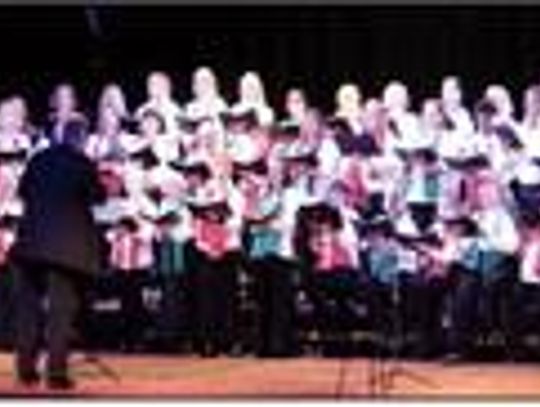 Choir dazzles crowd