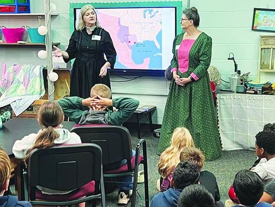 Columbus Elementary 4th graders experience