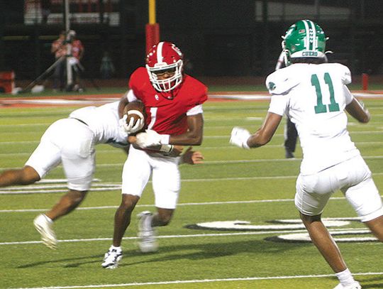 Columbus football falls to Cuero in nail bit-