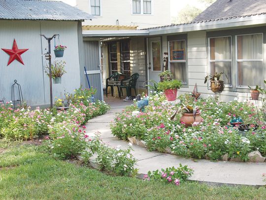Columbus Garden Club announces August award