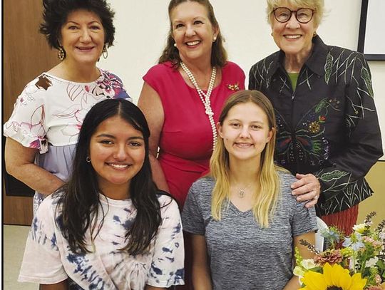 Columbus Garden Club awards scholarships