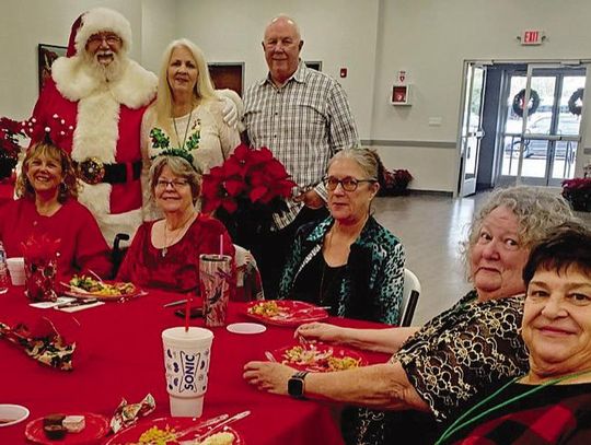  Columbus Garden Club has a holly jolly Christmas party