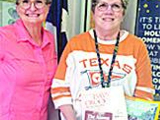 DRT donates Texas history books to local libraries