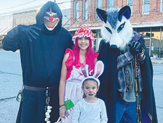 Eagle Lake Downtown Trick or Treat on the Square sees packed streets