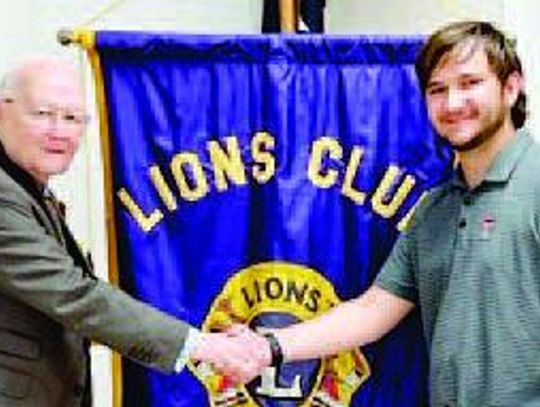 EL Noon Lions awards scholarship