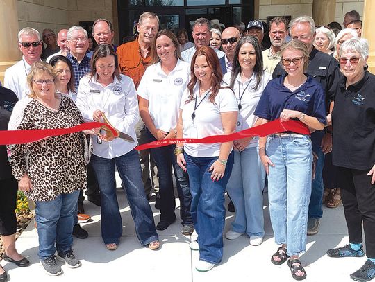 First National Bank of Eagle Lake opens new doors