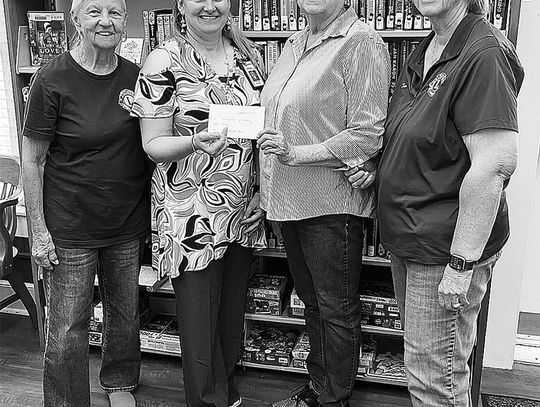Friends of Weimar Library receives donation from Weimar Encore Lions Club