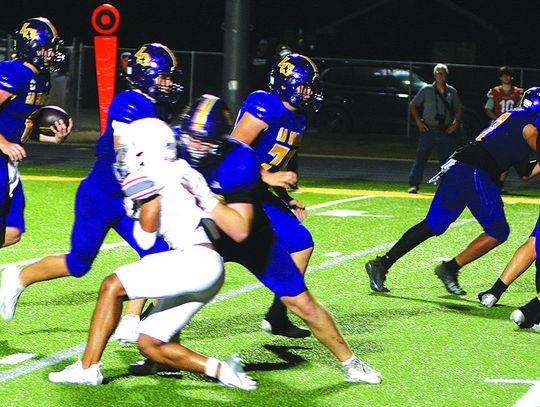 La Grange Leopards hangs on vs Caldwell