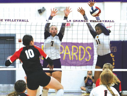 La Grange shuts out Smithville in volleyball