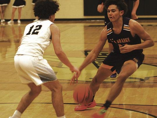 La Grange smacks Giddings in boy’s hoops