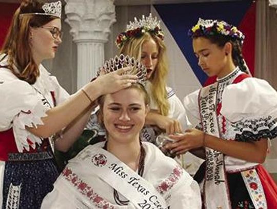 Madelyn Karstedt crowned Czech Heritage Society Queen