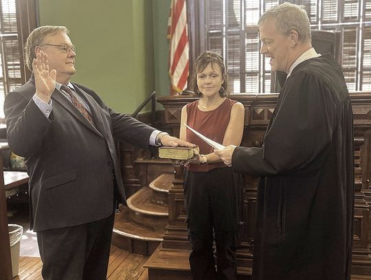 Peters sworn in as district judge of the 492nd Judicial District Court