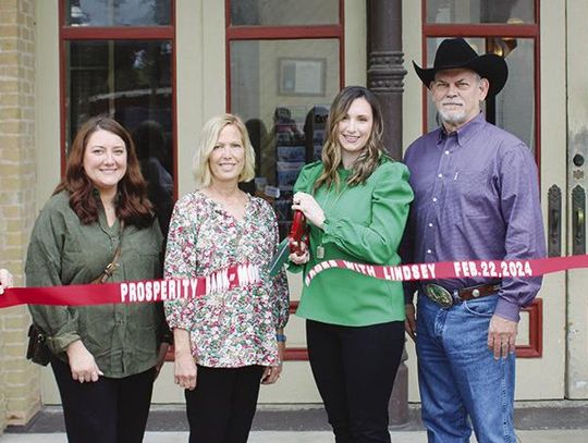 Prosperity Bank-Mortgages with Lindsey cuts chamber ribbon