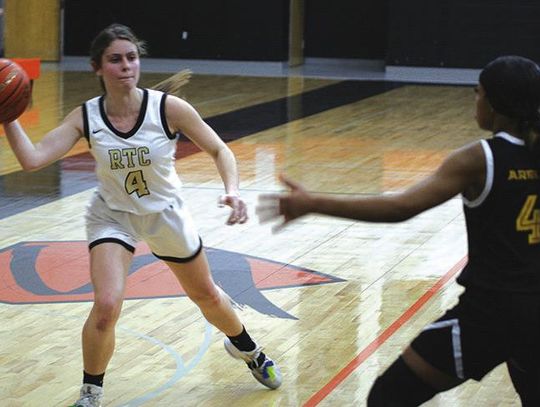 Round Top-Carmine blows by Prairie Lea with big second half in girls basketball