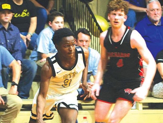 Round Top-Carmine boy's basketball struggles against Richards