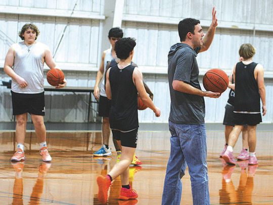 RT-C boy's hoops sets up shop at the elementary school to work on their skills