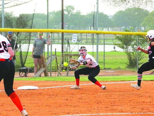 Schulenburg softball beats Refugio in playoff series