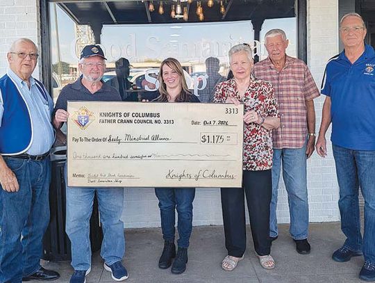 Sealy KCs donate to Sealy Ministerial Alliance