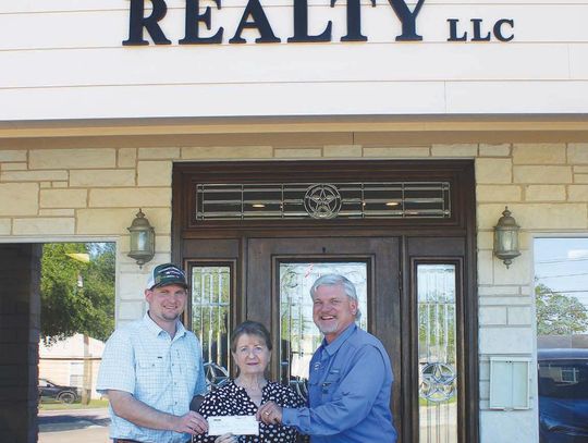 Tri-County Realty donates to Seniors Together