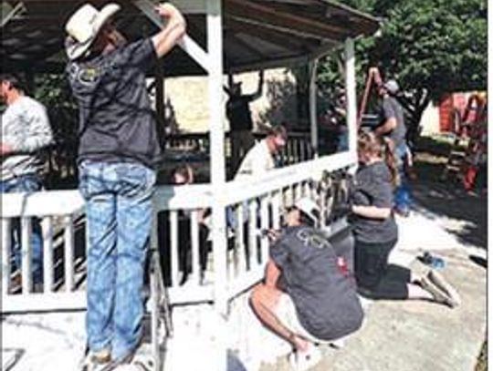 Volunteers take on projects in 30 Texas communities during LCRA Steps Forward Day