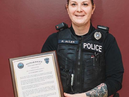  Weimar officer presented lifesaving award