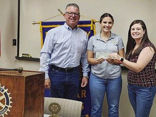 Weimar Rotary donates to Turtle Wing