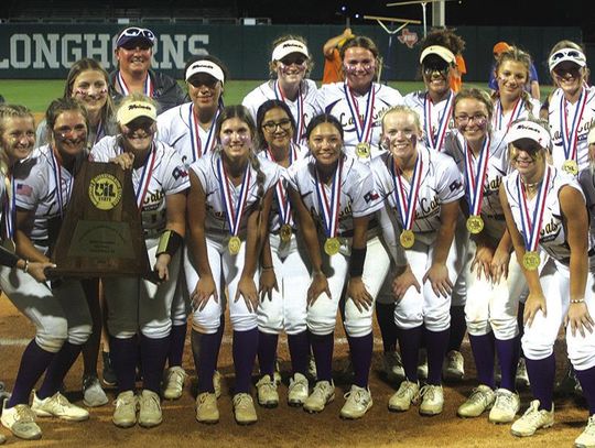 Weimar softball walks it off in seventh inning vs Como-Pickton for state title