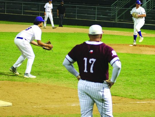  Weimar struggles vs Ganado in baseball