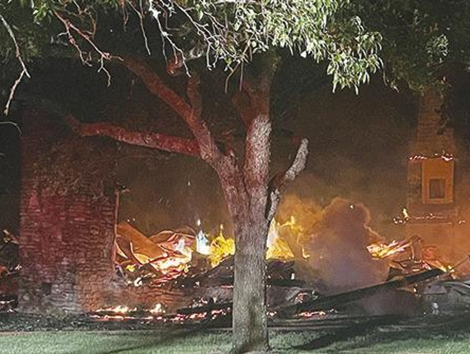 Fire destroys residence