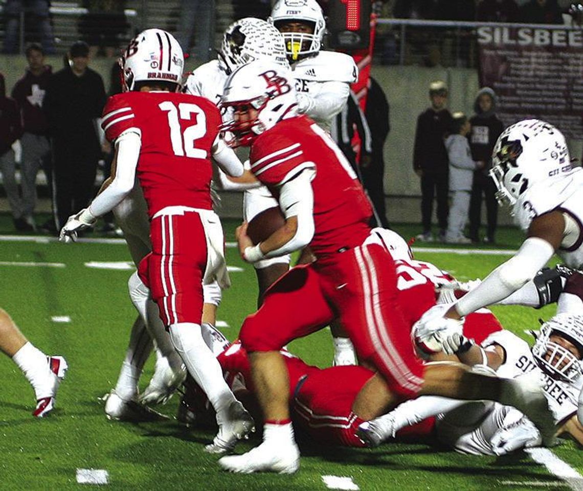 Bellville Throttles Silsbee in Playoff Football Match