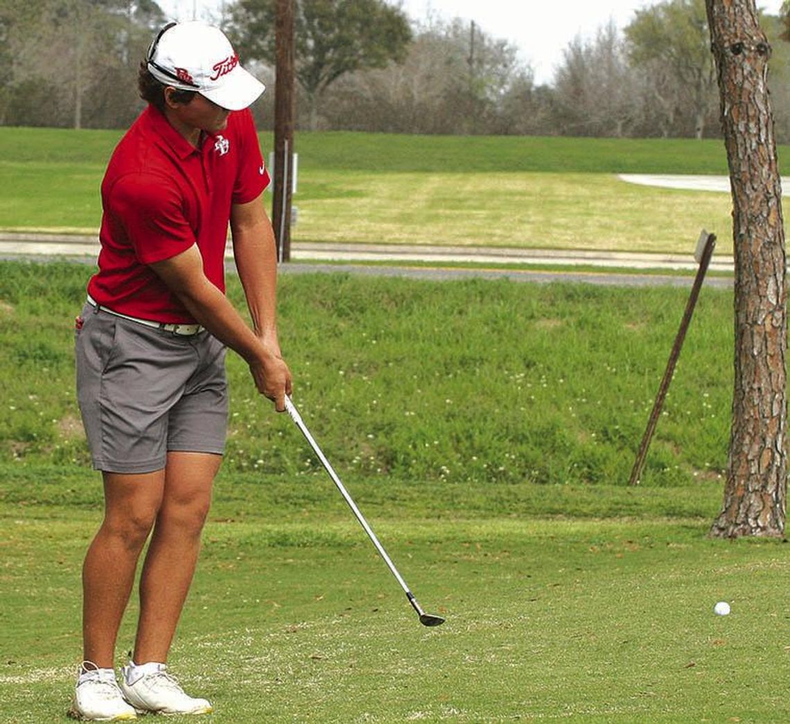 Brahmas and Tigers boys golf bring bags to El Campo