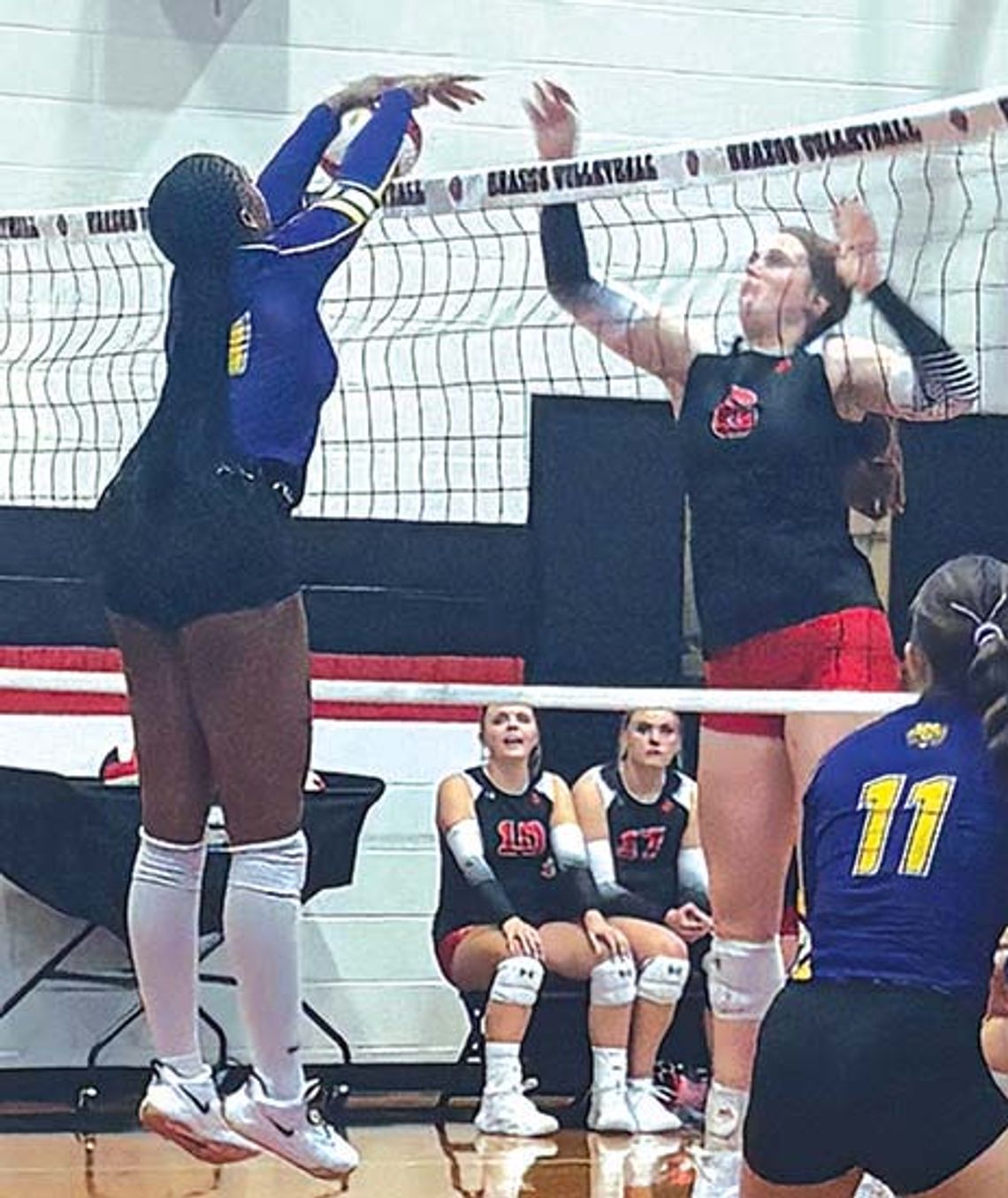 Brazos beats Weimar in volleyball with three sets Brazos beats Weimar in volleyball with three sets