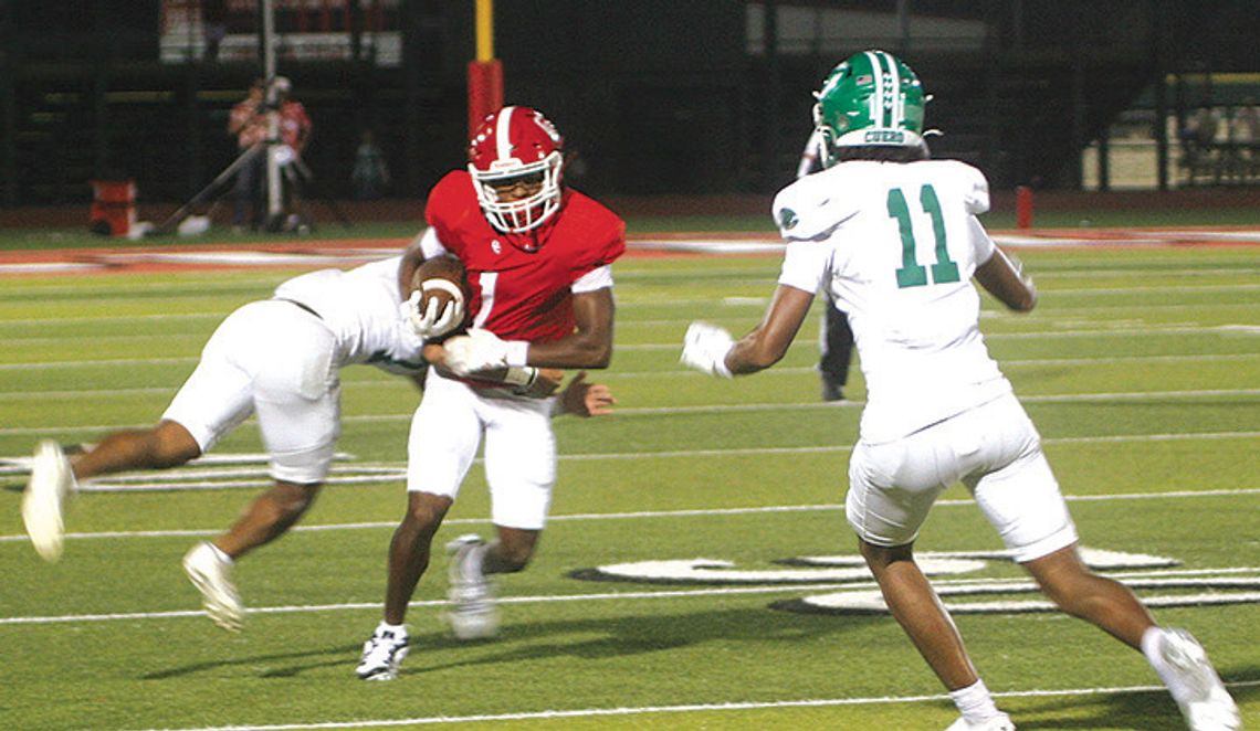 Columbus football falls to Cuero in nail bit-