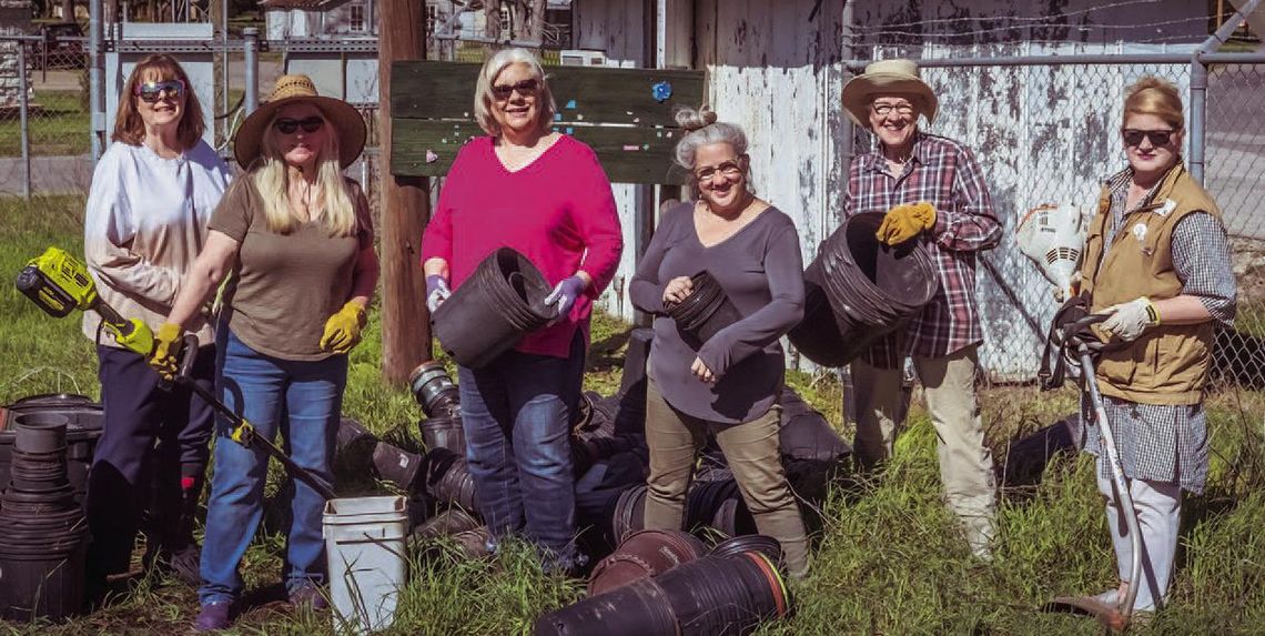 Columbus Garden Club gets dirty