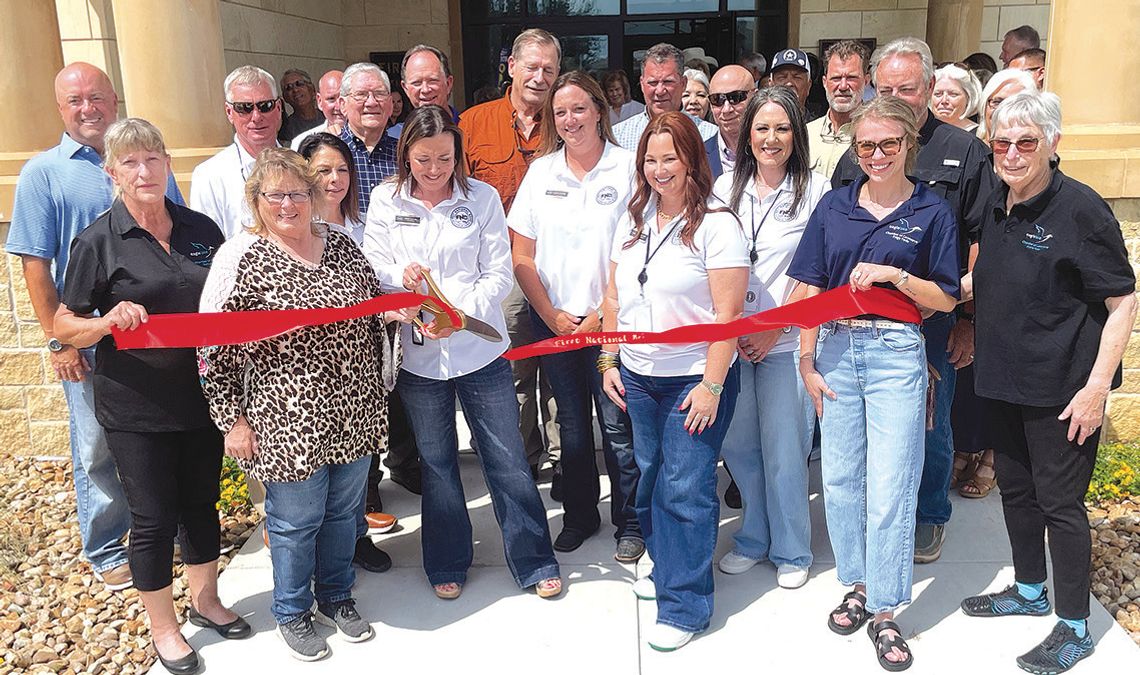 First National Bank of Eagle Lake opens new doors
