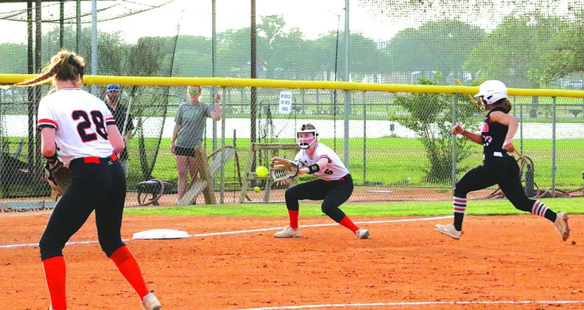 Schulenburg softball beats Refugio in playoff series