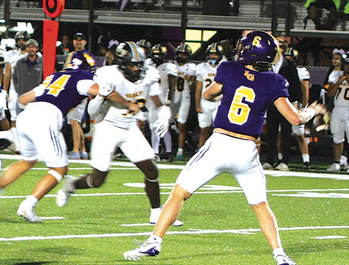 Sealy holds off La Grange in football