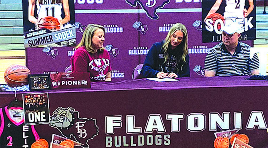 Sodek signs to play basketball with TWC Sodek signs to play basketball with TWC