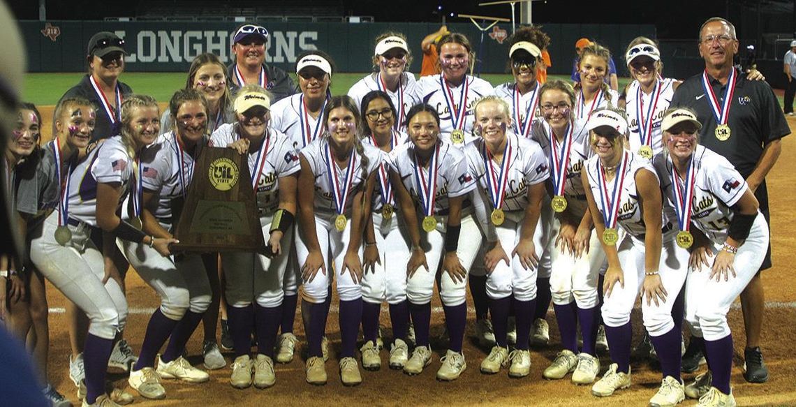 Weimar softball walks it off in seventh inning vs Como-Pickton for state title